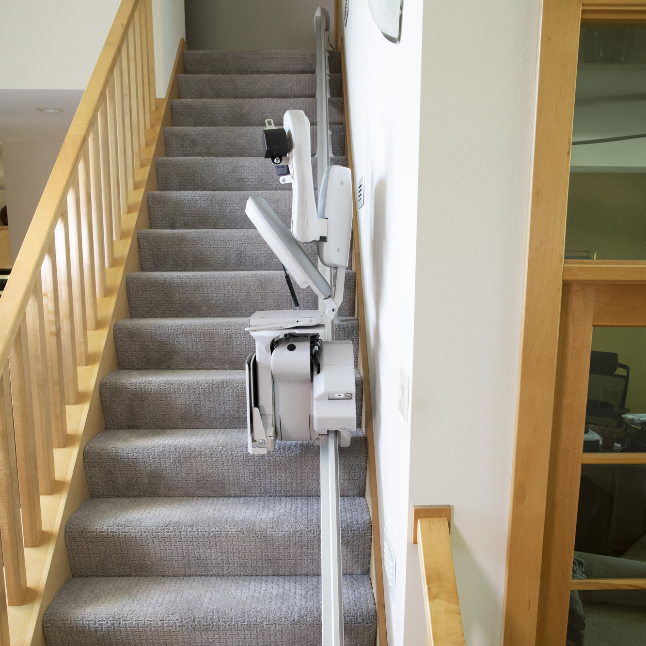 Bruno Elite SRE 2010 Residential and Commercial Straight Rail Stair Lift